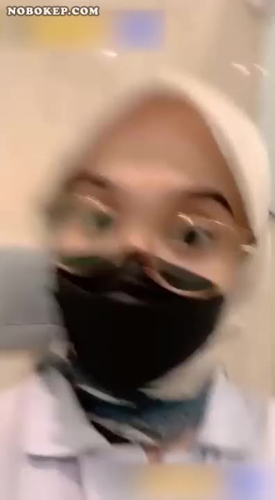 Background nonton video viral ABG Jilbab Colmeww Di Wc Moll